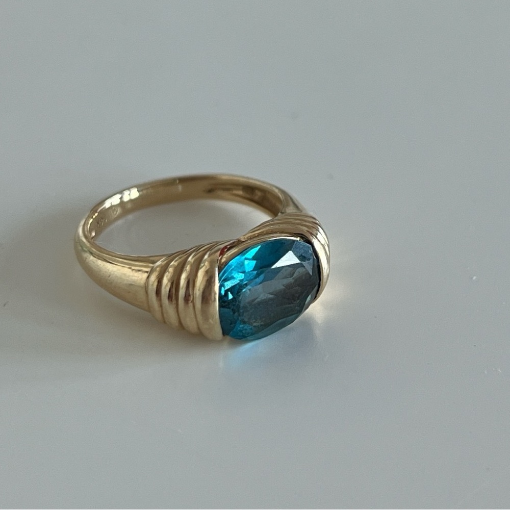 Mejuri Heirloom ring in size 5